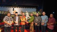 Meriahkan HUT Ke- 78 TNI, Korem 102/Pjg Menggelar Pertunjukan Wayang Kulit