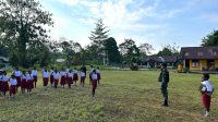Satgas Yonif Raider 631 Antang Gelar Upacara Bendera Rutin Hari Senin Di SD Inpers Kampung Nayaro