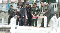 Mengenang Hari Pahlawan, Polres Gresik Ziarah ke Makam Pahlawan