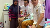 Dapat Mandat Dari Putra Presiden RI, Ketua PSI Kota Kediri Sambangi Warga Di RS Bhayangkara