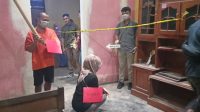 Polres Blitar Kota menggelar rekonstruksi kasus pembunuhan yang terjadi di Desa Bacem Kecamatan Ponggok Kabupaten Blitar