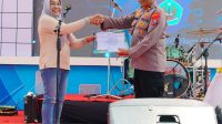 Dies Natalis SMPN 6 Kota Kediri, Kapolsek Mojoroto Terima Piagam Penghargaan