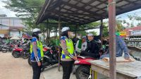 Tim Polwan Satlantas Polresta P. Raya Bergerak Lakukan Patroli Kamseltibcar saat Sholat Jumat