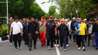 Danrem 102/Pjg Ikuti Jalan Sehat dan Deklarasi Pemilu Damai Tahun 2024 Se-Kalimantan Tengah