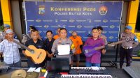 Polres Blitar Kota mengamankan 2 Pelaku, pencuri alat musik di gereja.