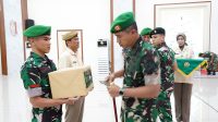 Danrem 102/Pjg Lepas Cuti Lebaran Serta Berikan Bingkisan