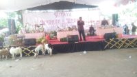 Perayaan Riyaya undhuh-undhuh di tandai dengan arak-arakan bangunan sekaligus pelelangan berlangsung semarak