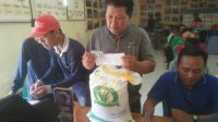 Pemdes Dukuhklopo bagikan Bantuan Pangan Nasional di Pendopo Balai Desa berjalan lancar