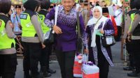 PJ Bupati Jombang Berangkatkan Jemaah Haji Tahun 2024 Dari Pendopo Kabupaten Jombang