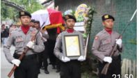 Upacara Pemakaman Kedinasan Briptu Rian Dwi Wicaksono Yang di Bakar Oleh Polwan Asal Jombang di Asrama Polisi Mojokerto