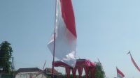 Sang Saka Berskala Besar Berkibar di Lapangan Canggon , Diwek ,Jombang , Ini Faktanya
