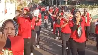 Meperingati HUT Kemerdekan Republik Indonesi Ke – 79.Warga Masyarakat Desa Plosogenuk Mlaku Bareng Bersama Cak Muji Selamet