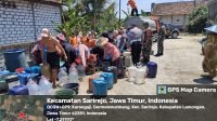 Polsek dan Koramil Sarirejo Bersama BPBD Lamongan Memberi Bantuan Air Bersih Kemasyarakat Yang Terdaampak Kekeringan