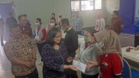 Buruh Pabrik Rokok di Kota Kediri Terima BLT DBHCHT