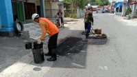 Optimalkan Perbaikan Ruas Jalan PUPR Tulungagung Melalui UPT PJJ Campurdarat Lakukan Pemeliharaan Rutin