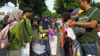 Serius Tuntaskan Permasalahan Sampah Plastik Sekali Pakai, DLH Edukasi di CFD Pare