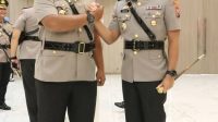 Sertijab Kapolres Gresik : Tongkat Komando dari AKBP Arief Kurniawan Beralih ke AKBP Rovan Richard Mahenu