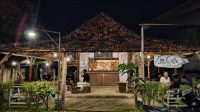 Asiknya Nongkrong di Pendopo Fun Caffe Lamongan, Nuansa Konsep Jawa Tempo Dulu