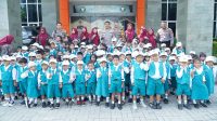 Polres Gresik Ramah Anak, Kapolres Gresik Kenalkan Anak TK naik kendaraan dinas dan keliling Polres
