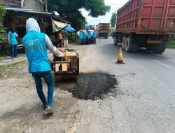 Banyak Ruas Jalan di Gresik Mengalami Kerusakan Cukup Parah, Banyak Lubang Yang Tergenang air