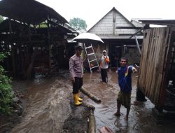 Banjir Terjang Plosoklaten, Jembatan Penghubung Dua Dusun di Desa Sepawon Ambrol