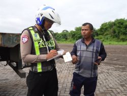 Langgar Aturan, Ratusan Truk Angkutan Barang dan Truk Galian C di Gresik Terjaring Razia