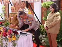 Kapolda Jatim Resmikan Pembangunan Gor Bulu Tangkis Tathya Dharaka di Kediri