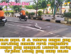 Jalan Berlubang dan Aspal Mengelupas di Sepanjang JL Veteran Gresik
