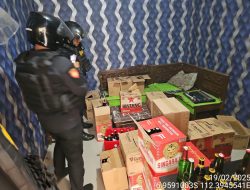 Polres Gresik Gerebek 7 Warung Penjual Miras di Dukun