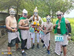 Angota LSM GMAS DPD Gresik Ikut Semarakkan Gerak Jalan Balopangang Gresik Dengan Pakean Kostum Wayang Jawa