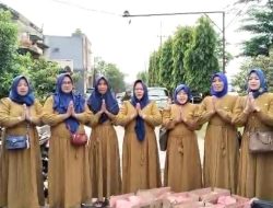 Keluarga Besar Sedekah itu Indah (SI) Perduli Korban Banjir di Menganti