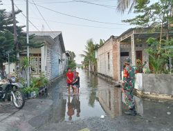 Warga Gresik Utara dan Selatan di Bulan Ramadhan, Lingkungan Rumah Dikepung Banjir