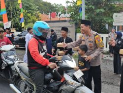 Ramadhan Berkah, Polsek Cerme Gelar Bagi Takjil dan Buka Bersama Perguruan Silat