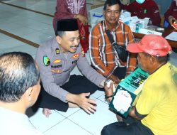 Peduli Kesehatan Warga di Bulan Ramadan, Polres Gresik Gelar Bakti Sosial Kesehatan dan Pembagian Sembako