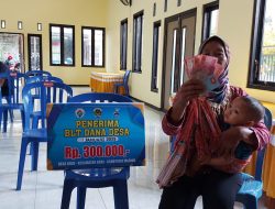 Pemerintah Desa Bolo Salurkan BLT-DD kepada 32 Keluarga Penerima Manfaat