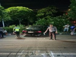 Sopir Fokus Lihat Google Maps” Mobil BMW Terjun Dari Atas Tok KLBM Gresik