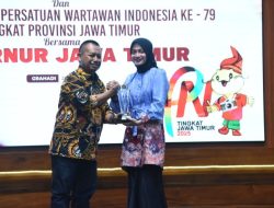 Puncak HPN 2025, PWI Jatim Anugerahi Mbak Wali Tokoh Muda Pemberdaya Masyarakat