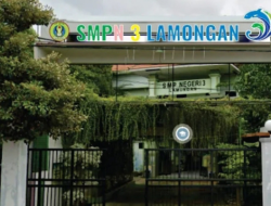 DUGAAN PUNGLI DI SMP NEGERI 3 LAMONGAN: SISWA TAK DIBERI KARTU UJIAN KARENA BELUM LUNAS UANG INFAQ