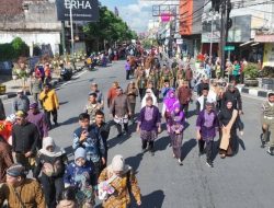 Kirab Mapag Wiyosan Enggal, Mbak Wali dan Gus Qowim Jalan Kaki Ikuti Pawai Budaya