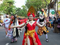 Rebut Piala Bergilir, Seribu Warga Sidokumpul Unjuk Kreasi dalam Karnaval Budaya