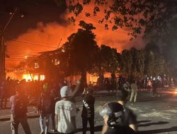 Kediri Tidak Baik Baik Saja, Ribuan Masa Bakar Gedung DPRD Kabupaten dan Kota Kediri