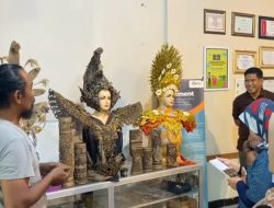 Camat Gresik dan Ketua TP PKK Kecamatan Kunjungi Produk Ekonomi Kreatif Kampung Siba Sidokumpul