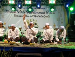 Peringati Maulid, Warga RT 25 Pereng Kulon Melirang Gresik Bersholawat