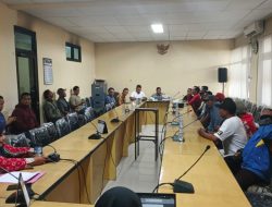 Ratusan Warga Desa Tiron Gruduk Kantor Dewan Pertanyakan Transparaai Proses Tukar Guling Tanah Kas Desa