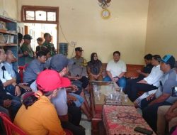 Tuntut Transparansi Proses Tukar Guling Tanah Kas Desa, Warga Desa Tiron Gruduk Balai Desa