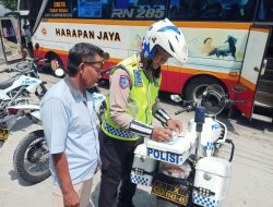 Nekat Ngeblong di Jalur Padat, Bus Antar Kota Disikat Satlantas Kediri