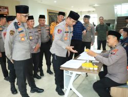 Kapolres Gresik Pimpin Tes Urine PJU, Seluruh Pejabat Utama Polres Gresik Negatif Narkoba