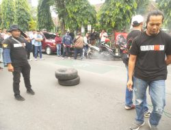 Ratusan Massa Kepung Kantor Perhutani Kediri: Izin KDMP Mandek, LSM Sebut Ada “Pembangkangan” terhadap Program Pemerintah