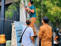 Kabel Semrawut Disikat! PUPR Kota Kediri Turun Tangan di Jalan Stasiun
