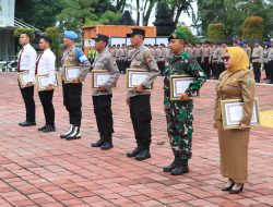 Apresiasi “Jogo Gresik”, 17 Personel dan 2 Masyarakat Terima Penghargaan dari Kapolres Gresik